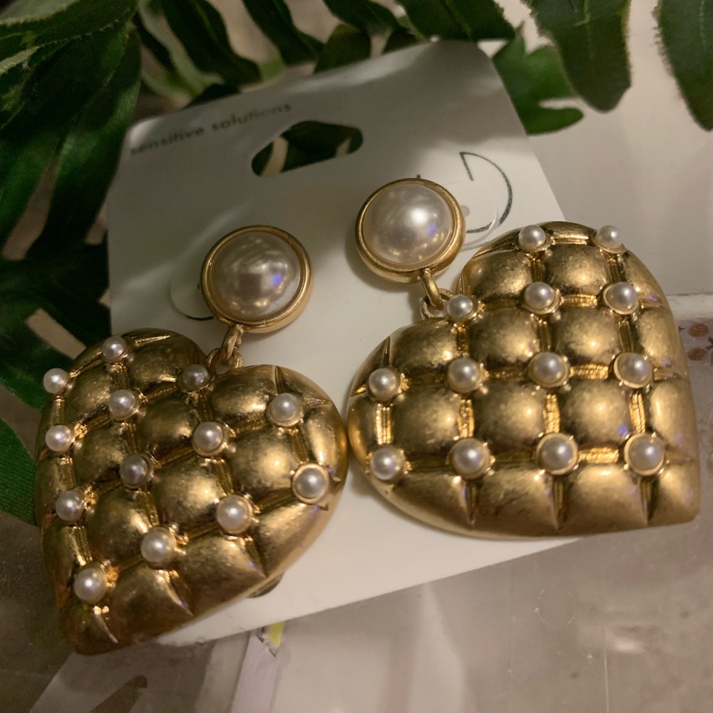 Fashion gold with fashion pearls beads